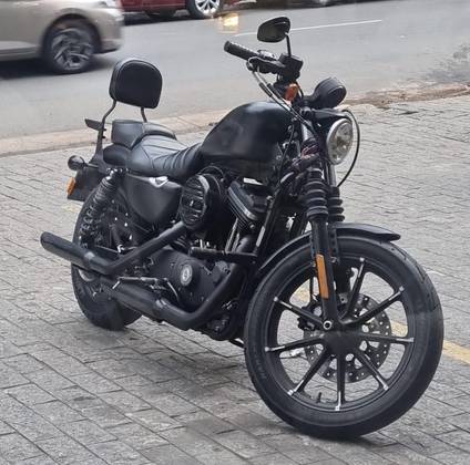 HARLEY-DAVIDSON SPORTSTER XL 883N IRON 